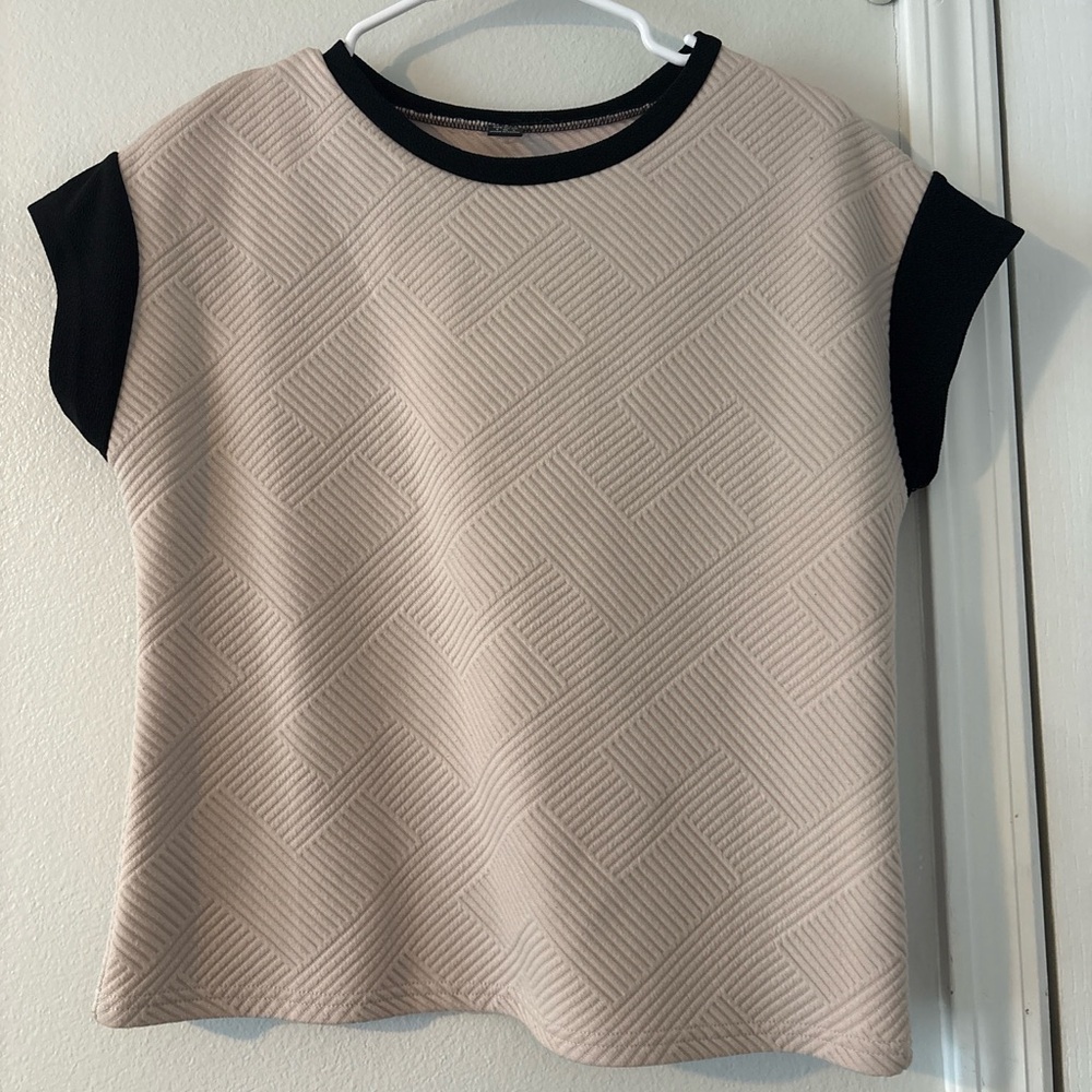 SHEIN Beige Geometric Pattern Top with Black Sleeves